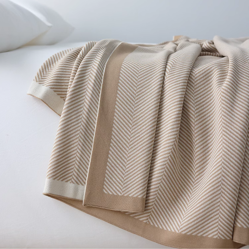 Classic Contrast Striped Throw