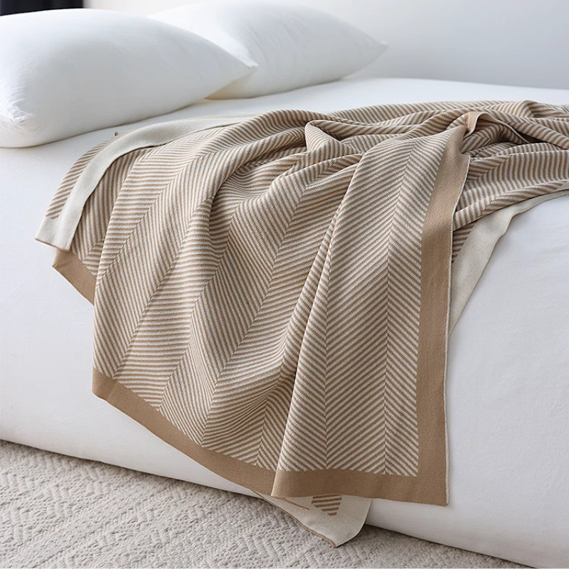 Classic Contrast Striped Throw