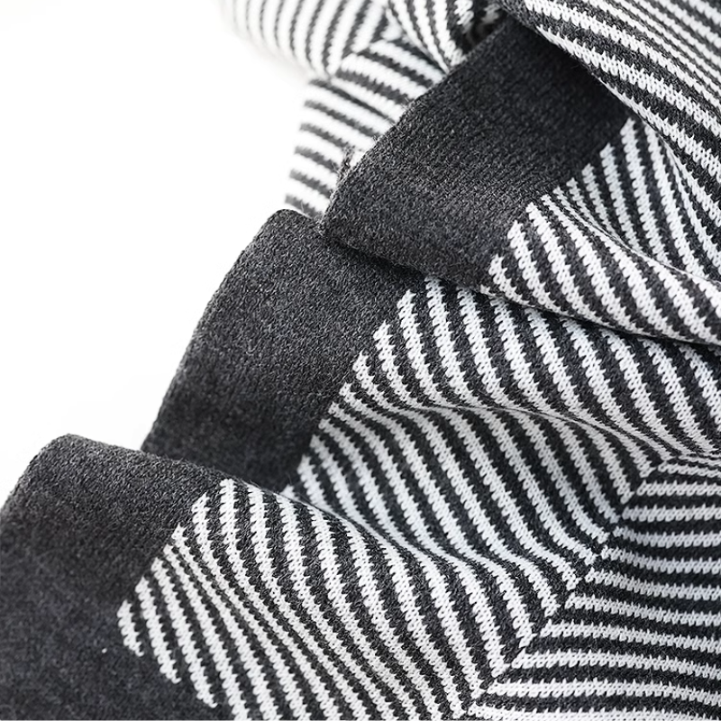 Classic Contrast Striped Throw