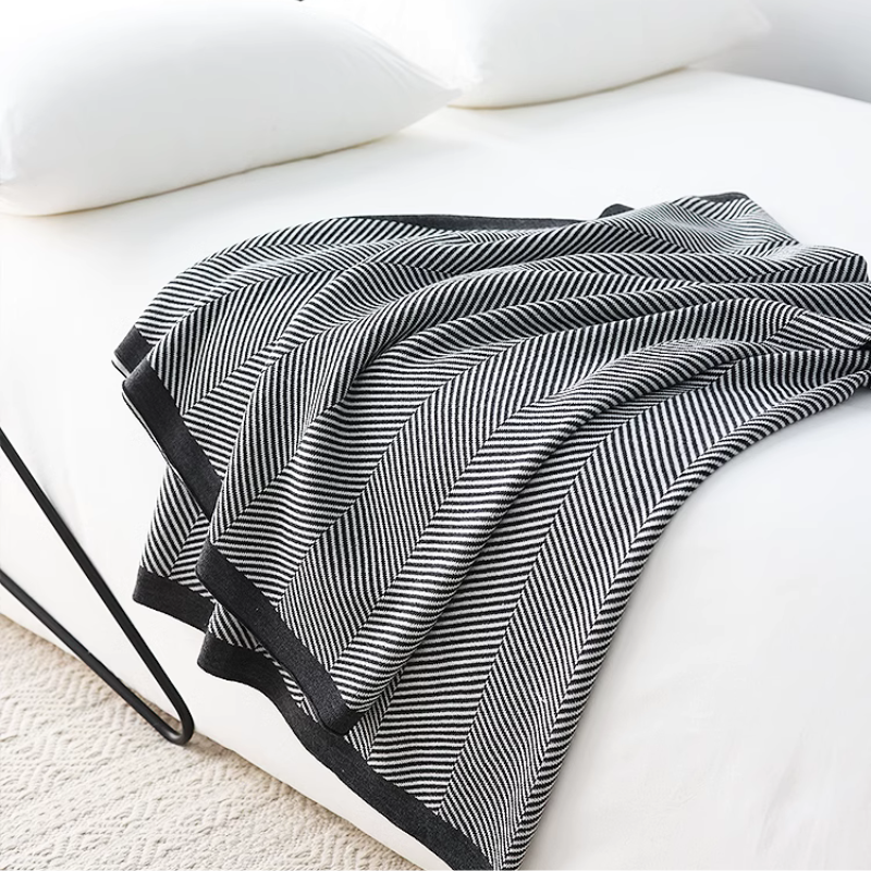 Classic Contrast Striped Throw