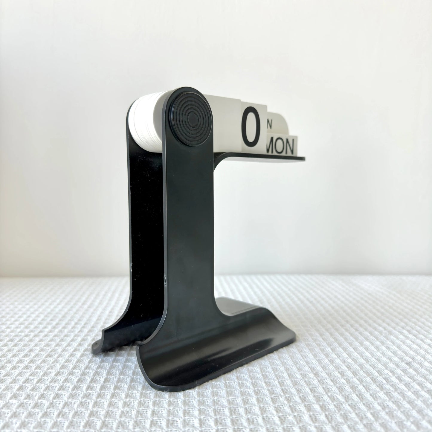 FlipTime – Modern Perpetual Desk Calendar