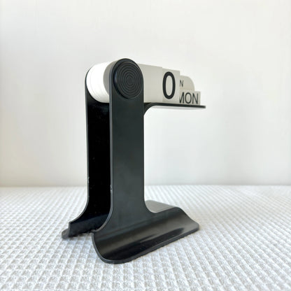 FlipTime – Modern Perpetual Desk Calendar