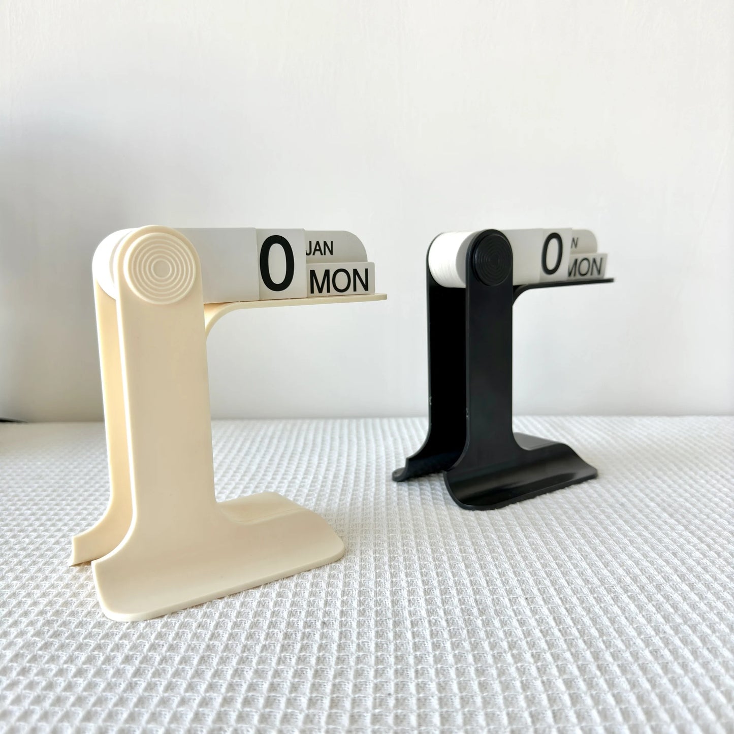 FlipTime – Modern Perpetual Desk Calendar