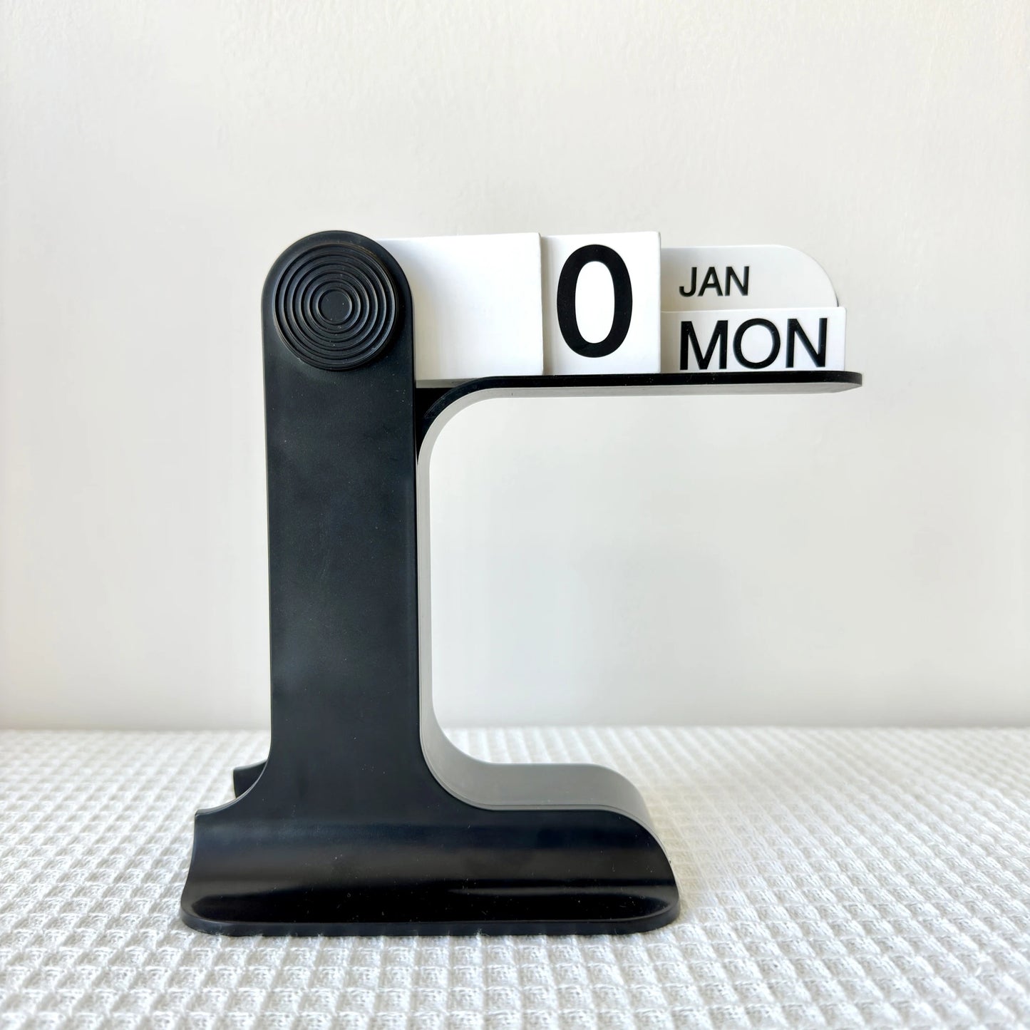 FlipTime – Modern Perpetual Desk Calendar
